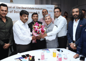 SRA CEO Dr Mahendra Kalyankar addresses real estate leaders from CREDAI-MCHI, NAREDCO and BDA during a meeting on digital reforms for Mumbai’s slum rehabilitation schemes.