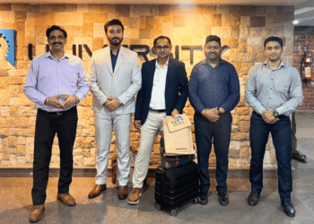 5Tattva representatives interacting with students at DIT University during cybersecurity hiring day on campus