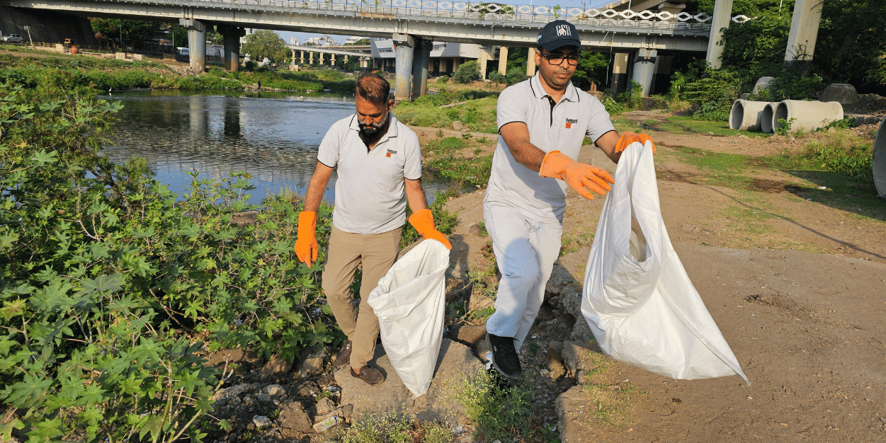 Fleetguard Filters leads Pune river cleaning drive with employee volunteers