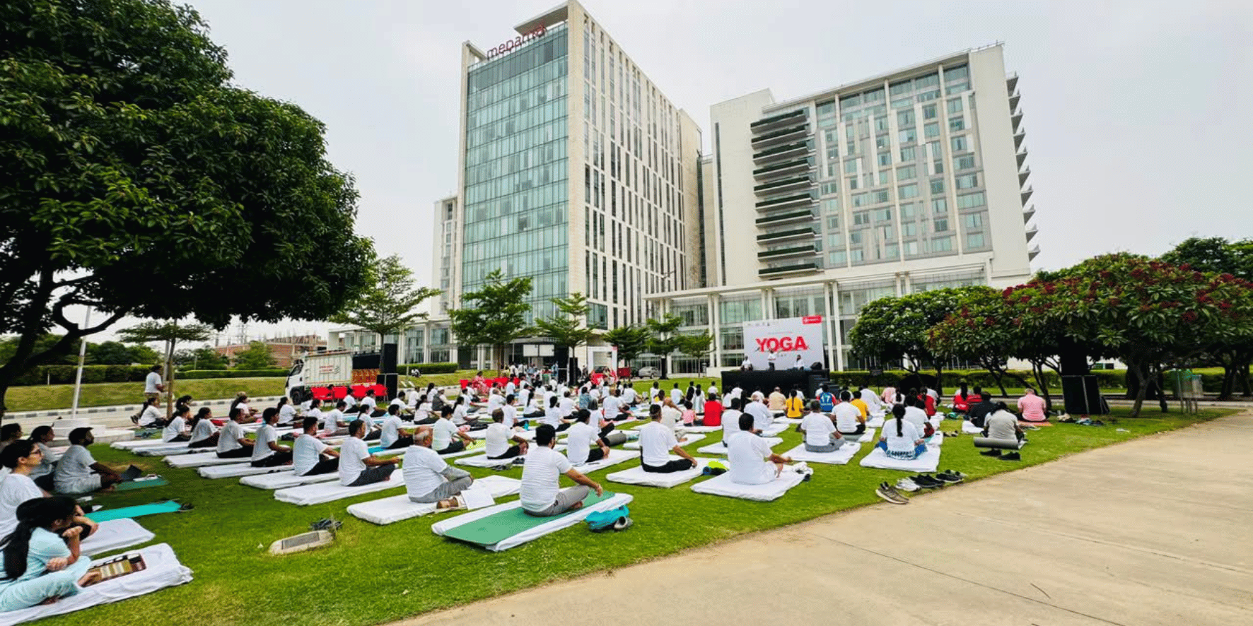 Community Yoga Session at Medanta Gurugram Draws Over 200 Residents