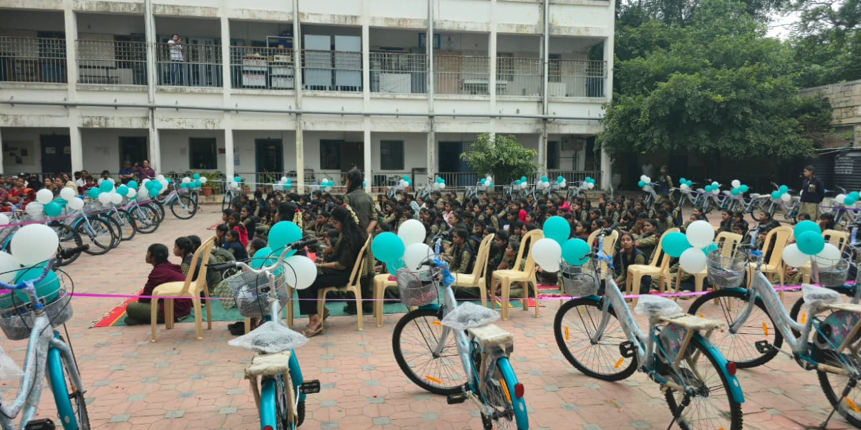 Project Udaan Provides 100 Bicycles to Schoolgirls in Bengaluru
